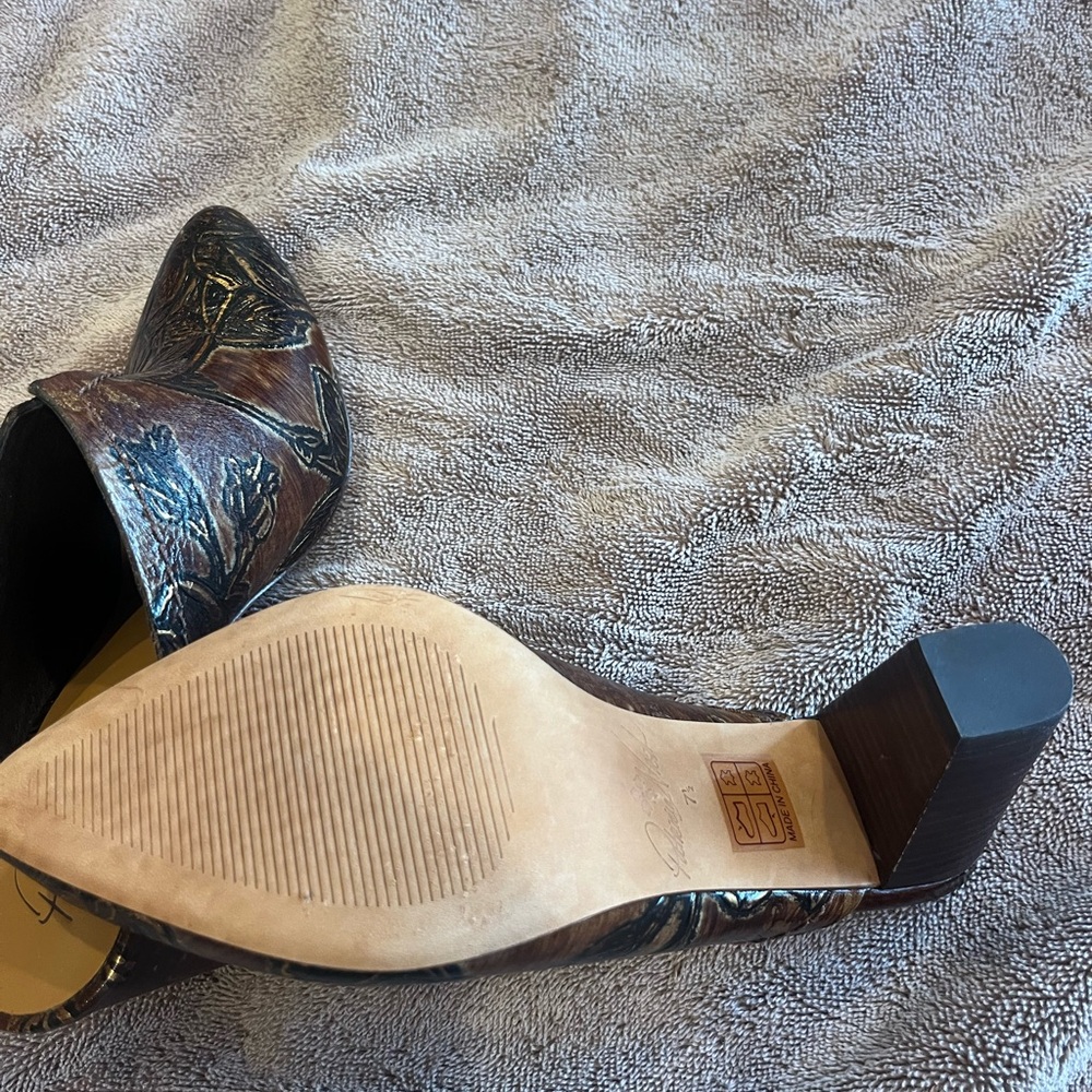 Patricia Nash Brown Floral Embossed Leather Pointed Toe Mule Heels - Picture 2 of 4